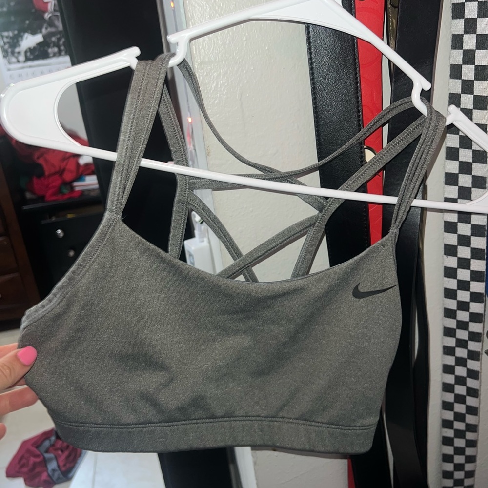 GRAY NIKE SPORTS BRA MEDIUM